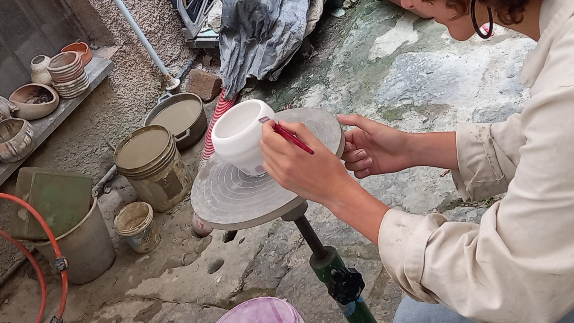 Decorazione maiolica con torniello: workshop a Vietri sul Mare