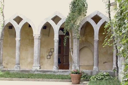Le cloître de San Francesco, un joyau panoramique à Sorrente