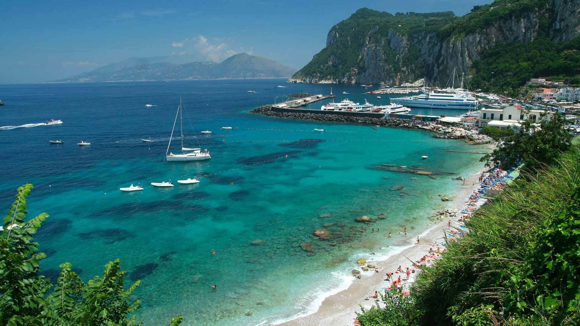 Tour in barca a Capri con soste tra Costiera Amalfitana e Costiera Sorrentina
