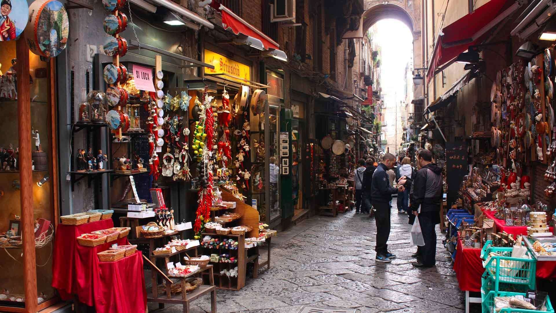 Viaggio gastronomico natalizio nel centro storico di Napoli