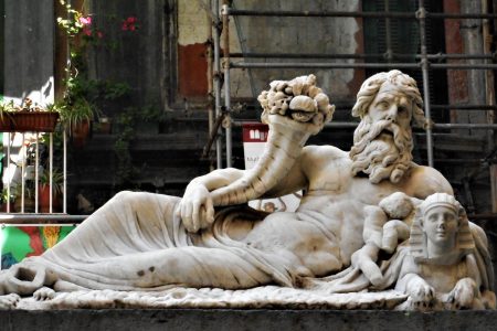 Piazzetta Nilo, the body of Naples