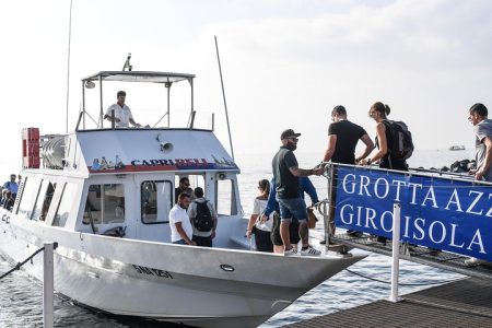 Tour in barca fullday dell’isola di Capri a scelta tra soste via mare, via terra e degustazione di limoncello con partenza da Sorrento