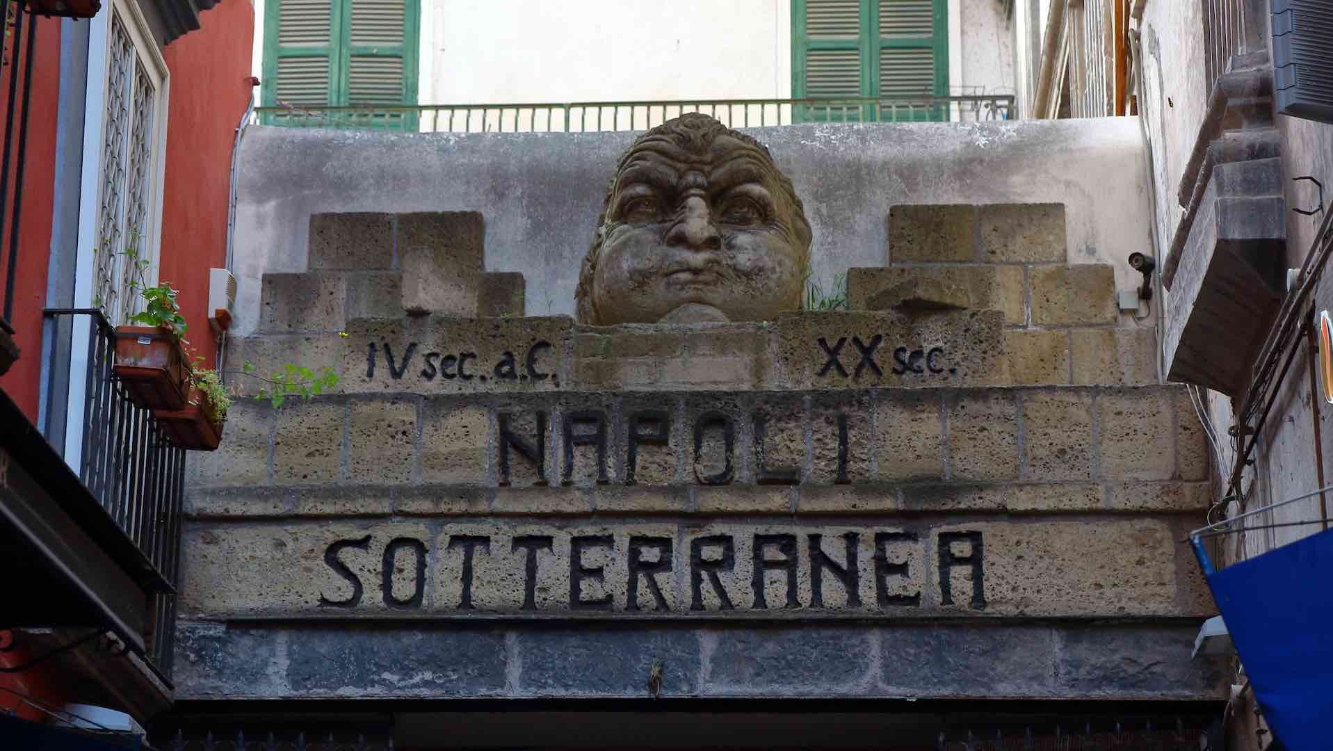 Tour de Naples Ésotérique