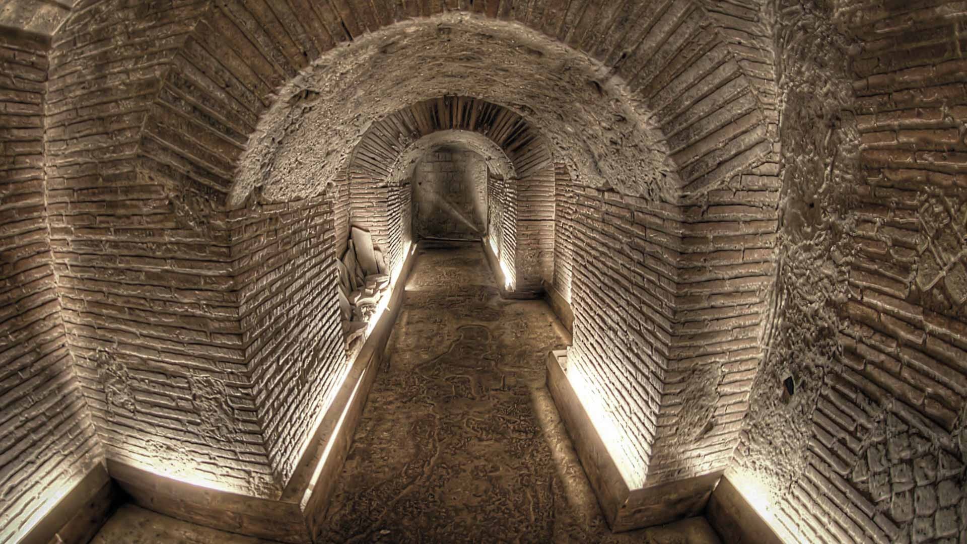 Naples in Veils, between ghosts and legends