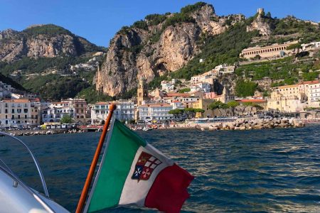 Escursione fullday da Sorrento lungo la costiera Amalfitana in barca privata