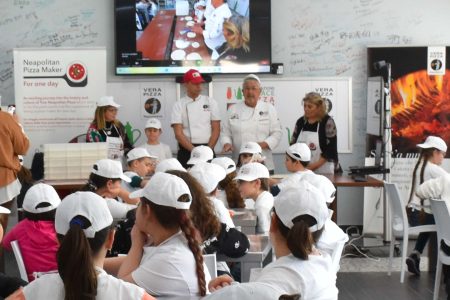 Cooking class for children on Neapolitan pizza at Capodimonte