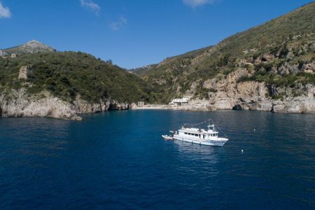 Mini Crociera da Salerno: pranzo a bordo e soste bagno esclusive in Costiera Amalfitana