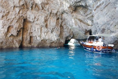Escursione in barca half day tra Sorrento e Capri con soste bagno