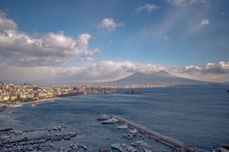 Walking tour e giro in barca a Napoli: un connubio perfetto per scoprire la città