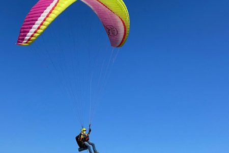 Paragliding flight to admire Paestum from above (April to September)
