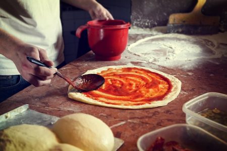 Laboratori didattici di pizza napoletana per studenti a Capodimonte