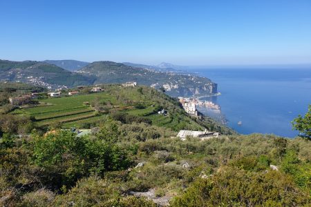 Trekking di gruppo sul sentiero della Sperlonga: scopri il Borgo San Salvatore