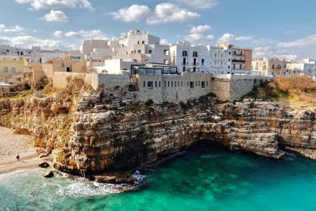 Tour privato in auto e Walking tour ad Alberobello, Monopoli e Polignano a Mare con partenza da Bari