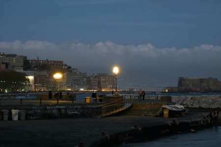 Tour condiviso serale o al tramonto in barca a Napoli: esperienza privata o condivisa