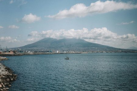 Escursione in barca privata lungo la Costa Napoletana di 2 o 4 ore