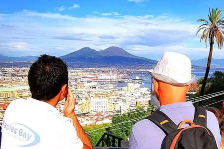 Tour Panoramico di Napoli: Dai Quartieri Spagnoli al Vomero, tra Storia e Modernità