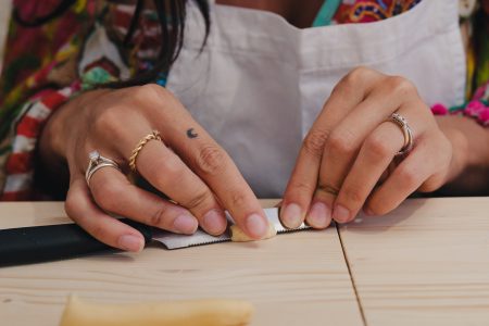 Lezione di Cucina Tipica Pugliese: Orecchiette, Aperitivo e Vino a Polignano a Mare