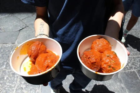 Naples street food tour with tasting of typical products